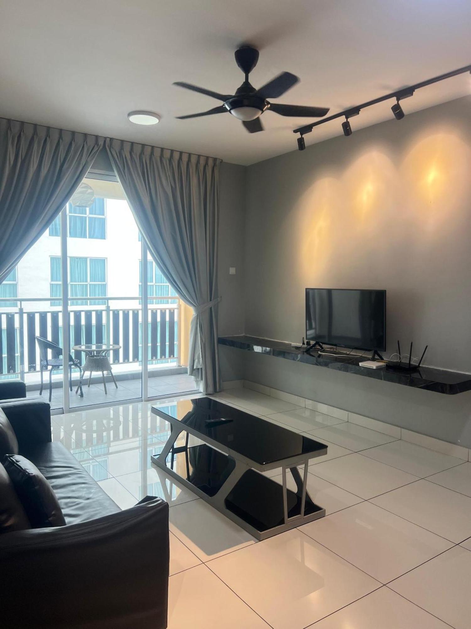 Residences At Daya By Sr Home Джохор Бахру Екстериор снимка